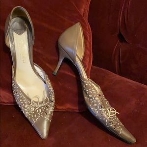 BRUNO MAGLI brown leather beige stitching pumps